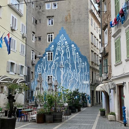 Old Square Apartman Fiume Kültér fotó